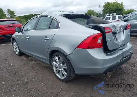 2013 Volvo S60 T6/T6 Platinum/T6 Premier Plus/T6 R-Design/T6 R-Design Platinum z USA, uszkodzony, nr VIN YV1902FH3D2186458